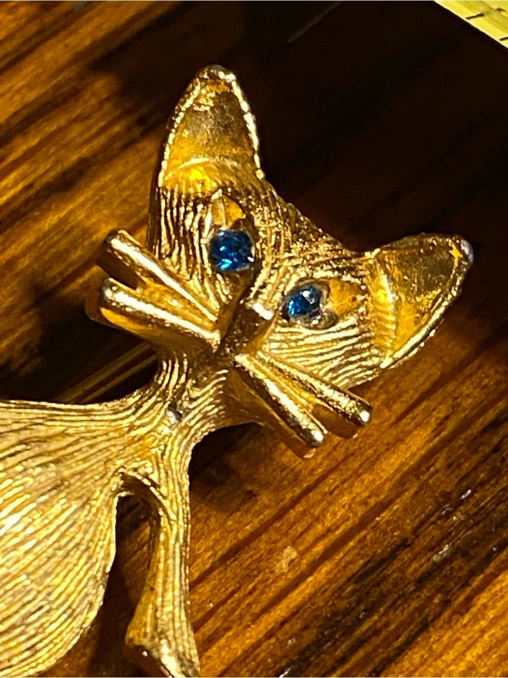 Vintage Whimsical Textured Gold Cat Pin Blue Rhinestone Eyes Articulated Tail